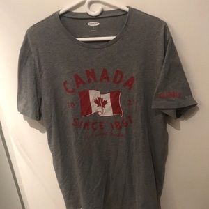 Old Navy Classic Canada 🇨🇦 Since 1867 Grey Tshirt w/red and white flag